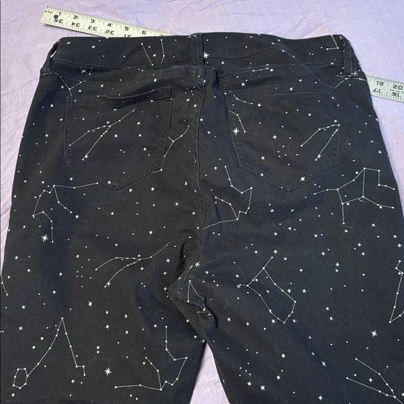 Vintage Torrid constellation black jeans in 14R 28” inseam. Washed and worn once - Picture 9 of 9